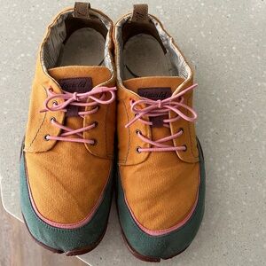 Wildling Parrot ( Tanuki ) Vibrant • Rare Fall Edition • Size 44